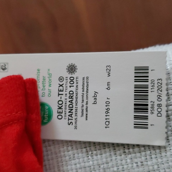 Carter's baby girl long sleeve Valentine's Day themed onesie - Picture 4 of 4